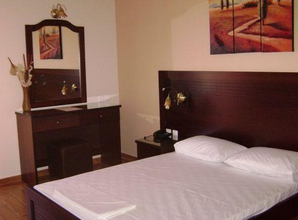 Pantheon Hotel & Suites Nerotriviá Kamer foto